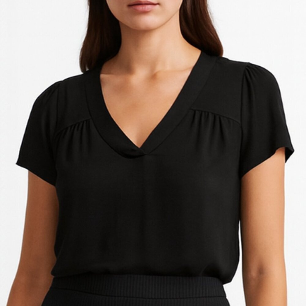 🖤 Classic Black V-Neck Blouse – Size Large 🖤 Lightweight | 100% Viscose | NWO